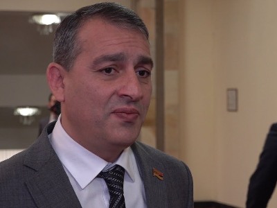 Գրավչությունը պետք է մեծացնել, որ մարդիկ փորձեն իրենց ապագան տեսնել սպայական ծառայության մեջ․ Արմեն Խաչատրյան