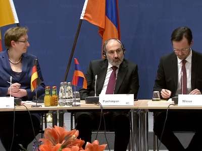 Armenia PM asked question about emigration during meeting hosted by Friedrich Ebert Foundation