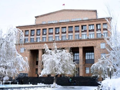 1000 դոլար կաշառք վերցնելիս ԵՊՀ դասախոս է բերման ենթարկվել, բացահայտվել են կաշառքի մի շարք դեպքեր. ԱԱԾ