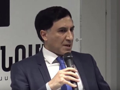 Սահմանադրության 7-րդ գլուխը շարադրելիս՝ իմ մտքով անգամ չի անցել, որ այն կարող է մեկնաբանել այսպես. Գրիգոր Մուրադյան