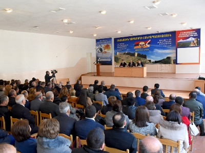 Karabakh President convenes working consultation in Askeran