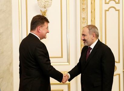 Armenia PM receives Slovakia FM