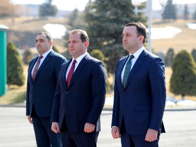 Georgian, Armenian defense ministers discuss regional security issues (PHOTOS)