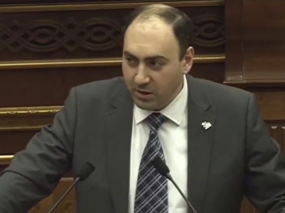 «Պարկովշչիկները» մարդկանցից գումար են գանձում, ոստիկանները կանգնած ծխում են. Միքայել Մանրիկյան