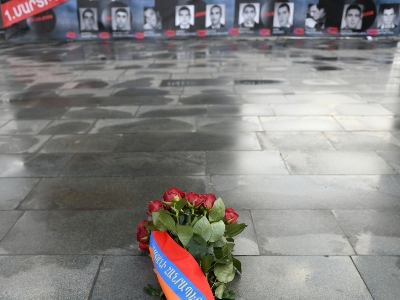 Flowers laid in memory of victims of March 1, 2008 events on behalf of Armenia President (PHOTO)