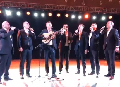 Armenia PM sings Armenian song along with Georgian male choir