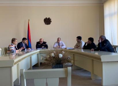 «Հայաստանի խուլերի միավորում» ՀԿ-ի անդամները հանդիպել են ՔԿ Երեւանի վարչության պետի հետ