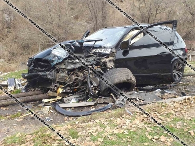 Խոշոր վթար «Քրեյզի»-ի մոտ. բախվել են «BMW X5»-ը, «ՎԱԶ-2106»-ը եւ Jeep-ը, X5-ն բախվել է ծառին, կան վիրավորներ (ֆոտո)