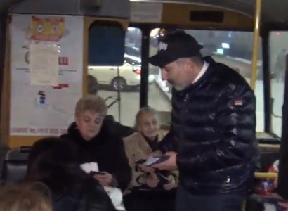 Armenia PM hands out YES booklets to bus passengers