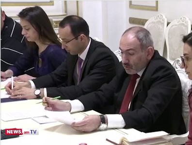 Դուք քննեք. Վարչապետը մահացած զինծառայողների ծնողներին լուծման մի քանի տարբերակ առաջարկեց
