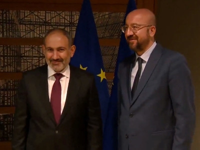 Meeting of Armenia PM and European Council President begins without handshake due to coronavirus