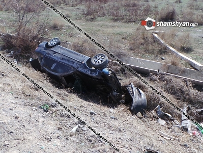 Արարատի մարզում բախվել են Volkswagen-ն ու Opel-ը. վերջինս շրջված հայտնվել է ձորակում (ֆոտո)