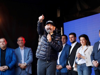 «Վազում եք եվրոպաներ ու մոսկվաներ սրա-նրա կոշիկներն եք լիզում, այ անինքնասերներ».Փաշինյանը՝ նախկիններին ու Վանեցյանին
