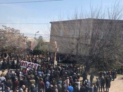 Armenian contractual serviceman killed from adversary's gunshot buried through military procedure