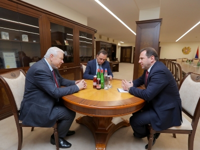 Armenia defense minister receives Personal Representative of OSCE Chairperson-in-Office