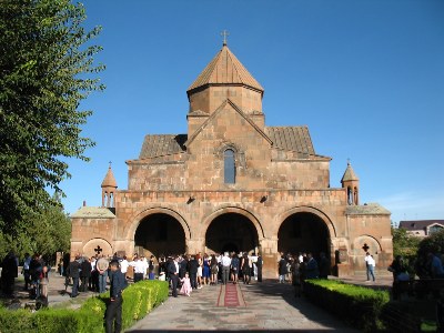 Էջմիածնի Գայանե եկեղեցում այսօր մի քանի հարսանիք է եղել