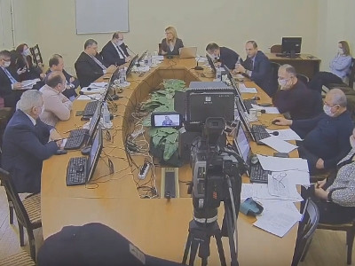Պատգամավորները «Տնտեսական իրավունքի կենտրոնի» նախագահին թույլ չտվեցին առանց բժշկական դիմակի ելույթ ունենալ