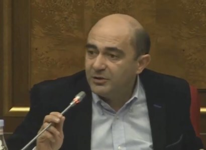 «Եթե մարդը մենակ է ապրում եւ ինքնամեկուսանալու ցուցում կա, ո՞վ է հաց առնելու իր համար. ոստիկանությո՞ւնը». Մարուքյան