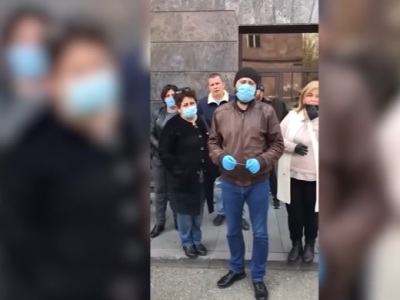 Russia citizens stage protest in front of Georgia embassy in Armenia