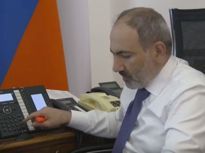 «Մի կերպ յոլա ենք գնում». Փաշինյանի հետ հեռախոսազրույցի ժամանակ կինը լաց եղավ