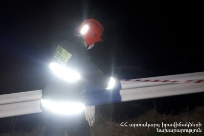 Գետափ-Մարտունի ճանապարհին «Պեժոն» բախվել է երկաթյա արգելապատնեշին. 20-ամյա ուղեւորը տեղում մահացել է. կա վիրավոր (ֆոտո)