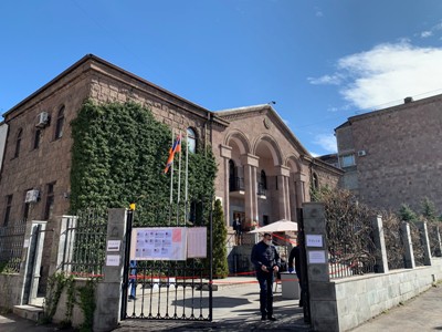 Արցախի ներկայացուցչությունում ընտրատեղամասում մեկ ժամում քվեարկել է 94 ընտրող