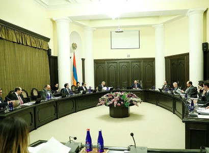 Armenia PM chairs consultation devoted to new social support programs