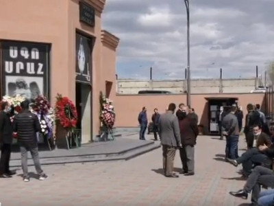 Տեղի ունեցավ Լեւոն Արոնյանի կնոջ հուղարկավորությունը. ներկա էր Սերժ Սարգսյանը (ֆոտո)