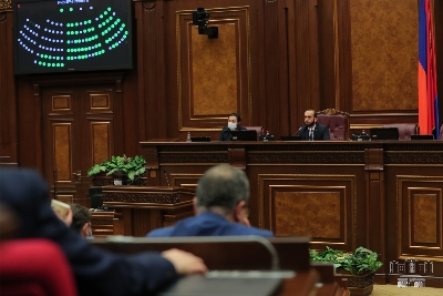 «Իրատես». Իմքայլականները շատ լավ հասկանում են, որ մարդկանց տեղորոշման օրինագիծն առաջին հերթին նաեւ իրենց դեմ է