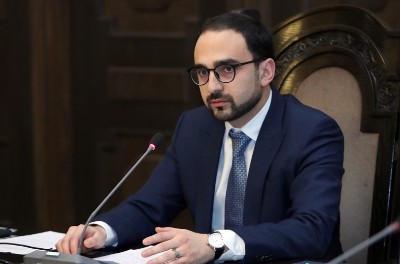 «Իրատես». «Ինչպե՞ս չջղայնանաս». Պարետն ԱԺ գործընկերներից դժգոհ է եղել. նա ձեռքն օդում թափ տալով, հեռացել է