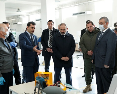 Armenia PM gets familiarized with repair of medical ventilators (PHOTOS)