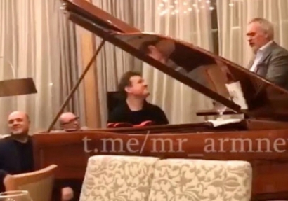 Russia PM enjoys Armenian song
