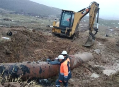 «Գառնի-Երեւան» մայրուղային ջրատարի վրա հսկայական ճեղք է առաջացել. Առկա է զգալի հոսակորուստ