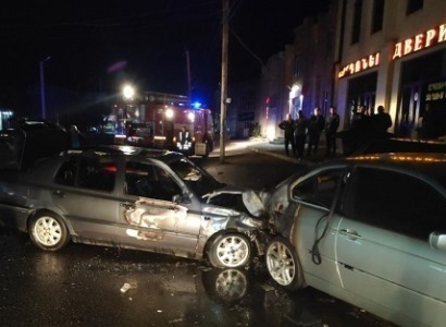 Երեւանի Շոպրոնի փողոցում «Opel Astra G»-ն դուրս է եկել երթևեկելի գոտուց և բախվել կայանած 3 ավտոմեքենաների