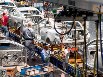 Reuters: UK car sector cut 2020 sales forecast by 23% amid COVID-19