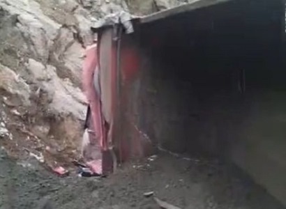 Քաջարան-Մեղրի ավտոճանապարհին բեռնատարը կողաշրջվել է. առկա է վառելիքի արտահոսք