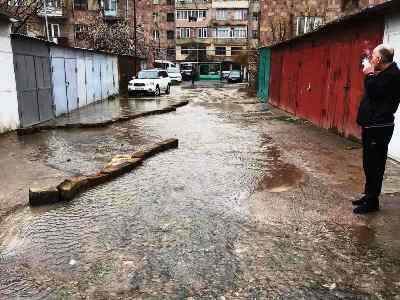Քյալլագյոզության տխուր հետեւանքները. ավտոտնակի տերը վնասել է ջրագիծը. Հիմա 4-րդ զանգվածն ու Ջրվեժը զրկվել են ջրից