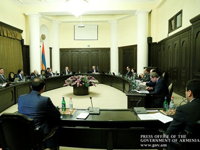 Armenia PM considers scope of assistance for target investment programs