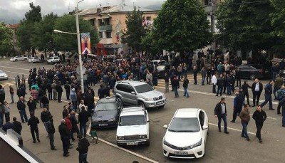 «Փաստ»․ Ովքեր են Արցախի ցույցի «հովանավորները». դա Փաշինյանի սրտով չէ
