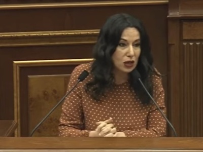«Կանազի» հոսպիտալի մոտ բժիշկներն այրում են արտահագուստը. մարդիկ չեն կարողանում բացել պատուհանները. Զոհրաբյան