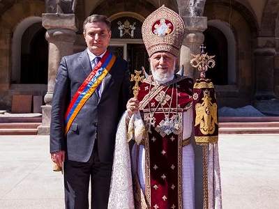 Սրբապղծությունը ցավոք բնորոշ է գործող իշխանության մի շարք ներկայացուցիչներին. Արտակ Զաքարյան