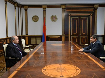 Состоялась неофициальная встреча Армена Саркисяна и Араика Арутюняна