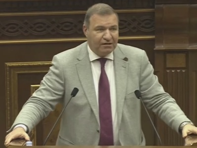 Կարող ա՞ այն գումարները, որով պետք է մեր խոշոր գործարարները բանկ բացեին, դրանց հարցը դեռ լուծված չի. Մելքումյան
