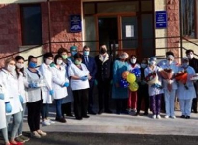 Քաշաթաղի բուժմիավորումից այսօր դուրս են գրվել կորոնավիրուսից ապաքինված երկու քաղաքացիները (ֆոտո)