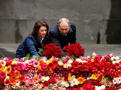 PM pays tribute to Armenian Genocide victims (PHOTOS)