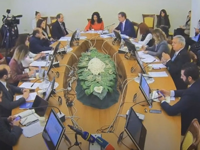 Դուք ի՞նչ եք անում ավելի, որ մենք չենք կարողանում անել. Մեզ էլ են բողոքում, ձեզ էլ. Բագրատյանը՝ Արման Թաթոյանին