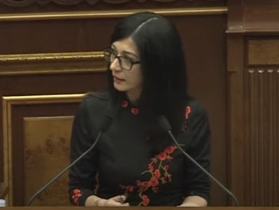 Պահանջում եմ Ձեզնից, որ նույն բանը կրկնեք Ալեն Սիմոնյանի ներկայությամբ. Արփի Դավոյանը՝ Անի Սամսոնյանին