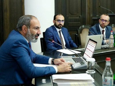 Այսինքն ունենք նոր տեսակի մեքենաներ, բայց գնանք սկսենք ֆինանսավորել հին «Զապորոժեցնե՞րը». Ավինյանը հակադրվեց Փաշինյանին