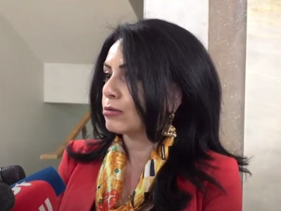 «Լավ, որտեղի՞ց եք գտնում էդ լուրերը». Աննա Կարապետյանը՝ մանդատը վայր դնելու լուրերի մասին