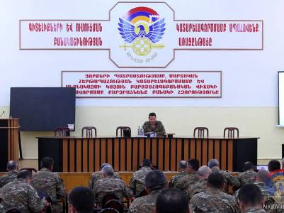 Artsakh defense minister holds meeting